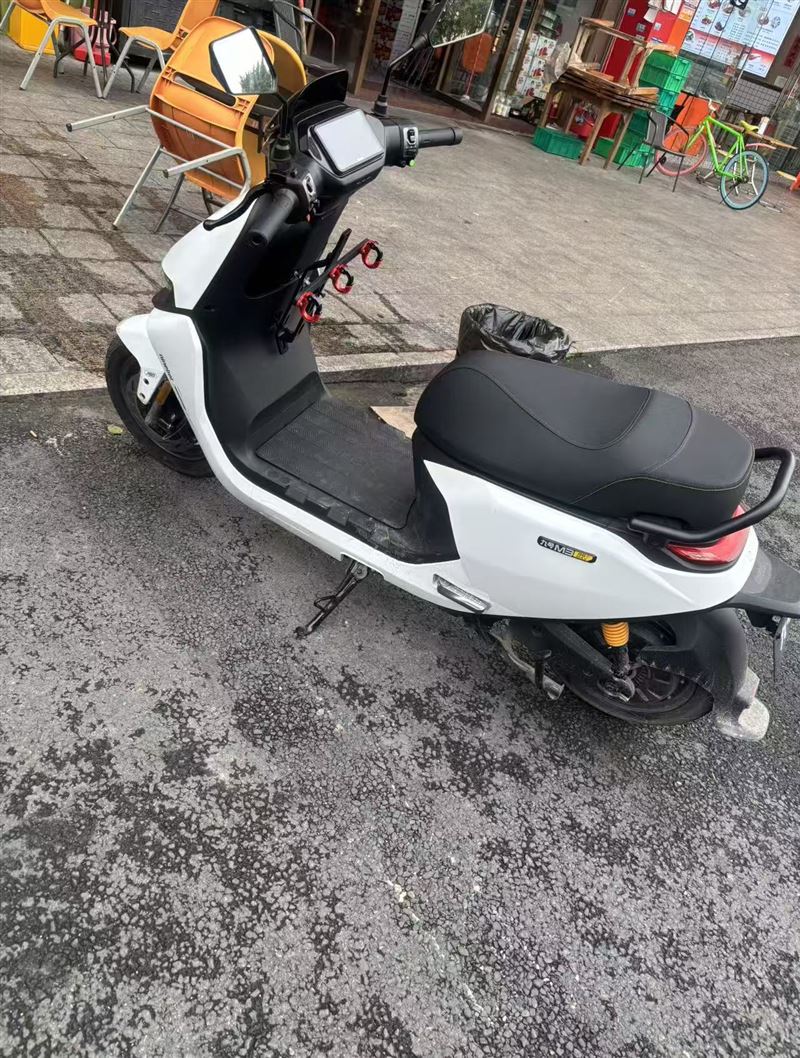 出一台9号电摩托车